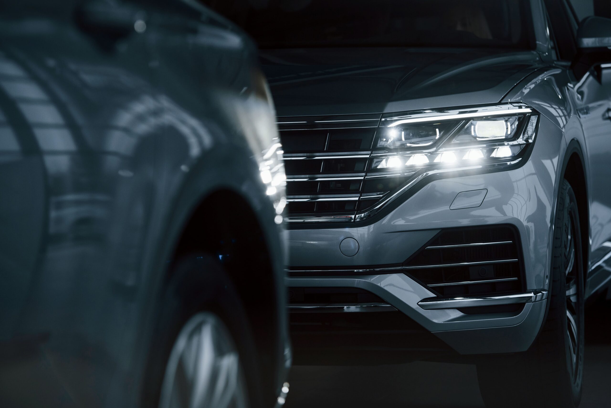 Powerful Headlights Particle View Modern Luxury Cars Parked Indoors Daytime (1)